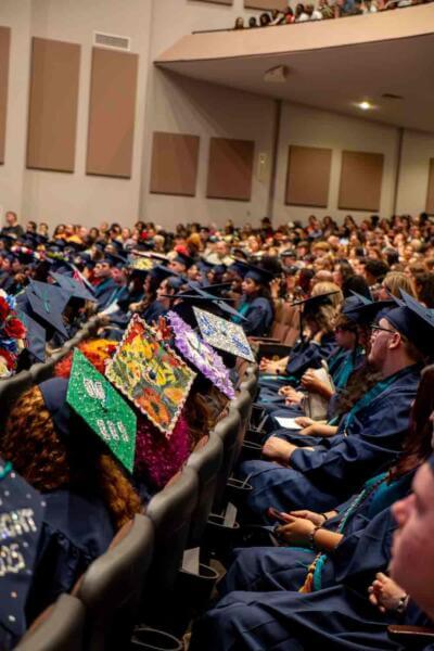 sombrero de graduación decorado