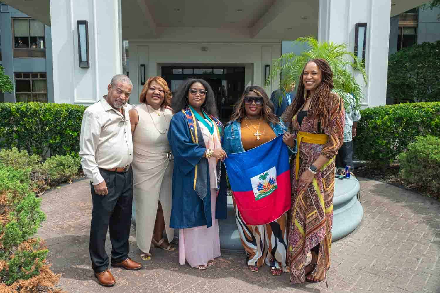 familia con estudiante de posgrado