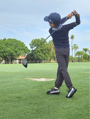 William jugando al golf